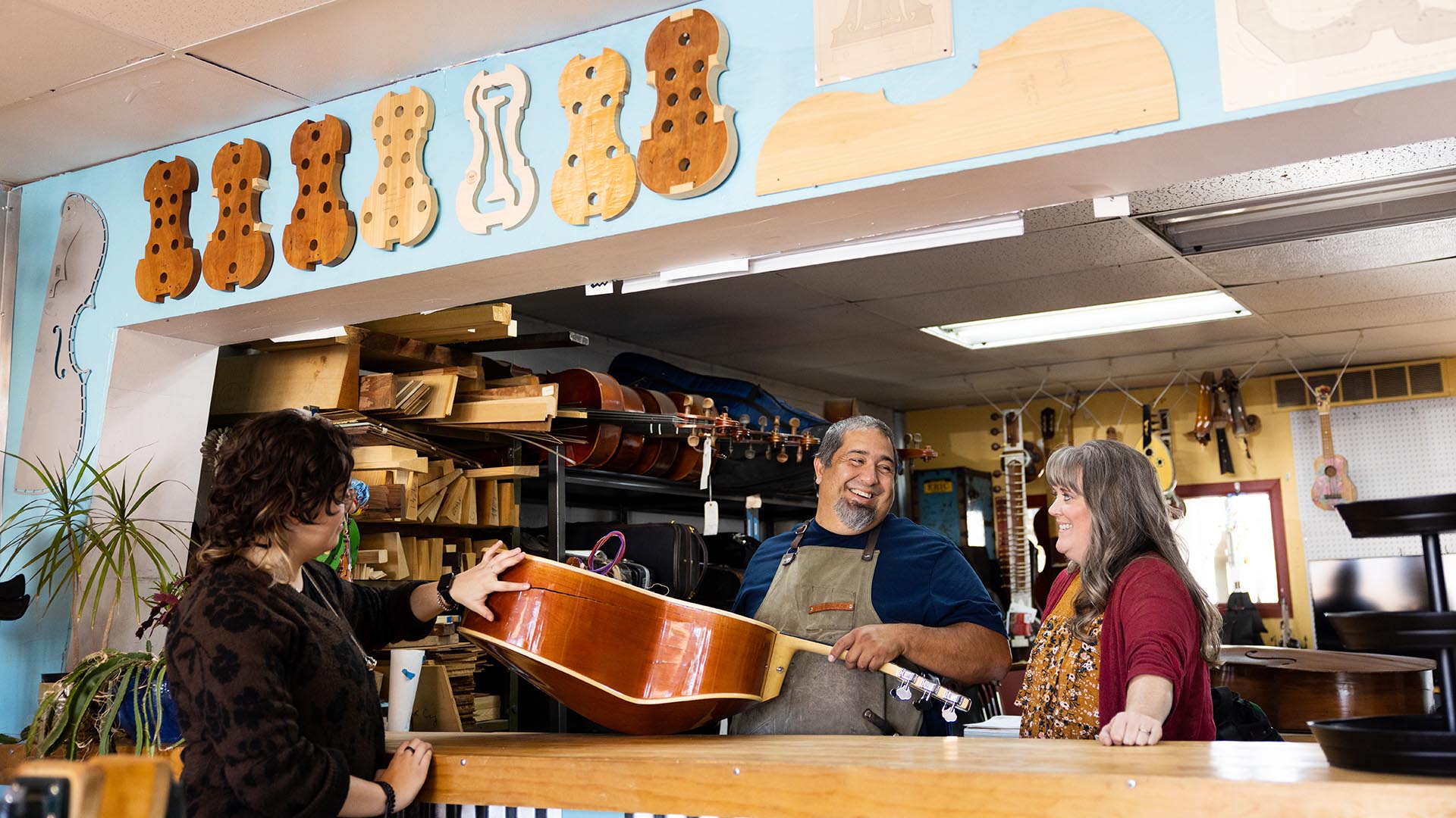 VIDEO: Mi Vida Strings shop owners’ love for music plays through to the next generation