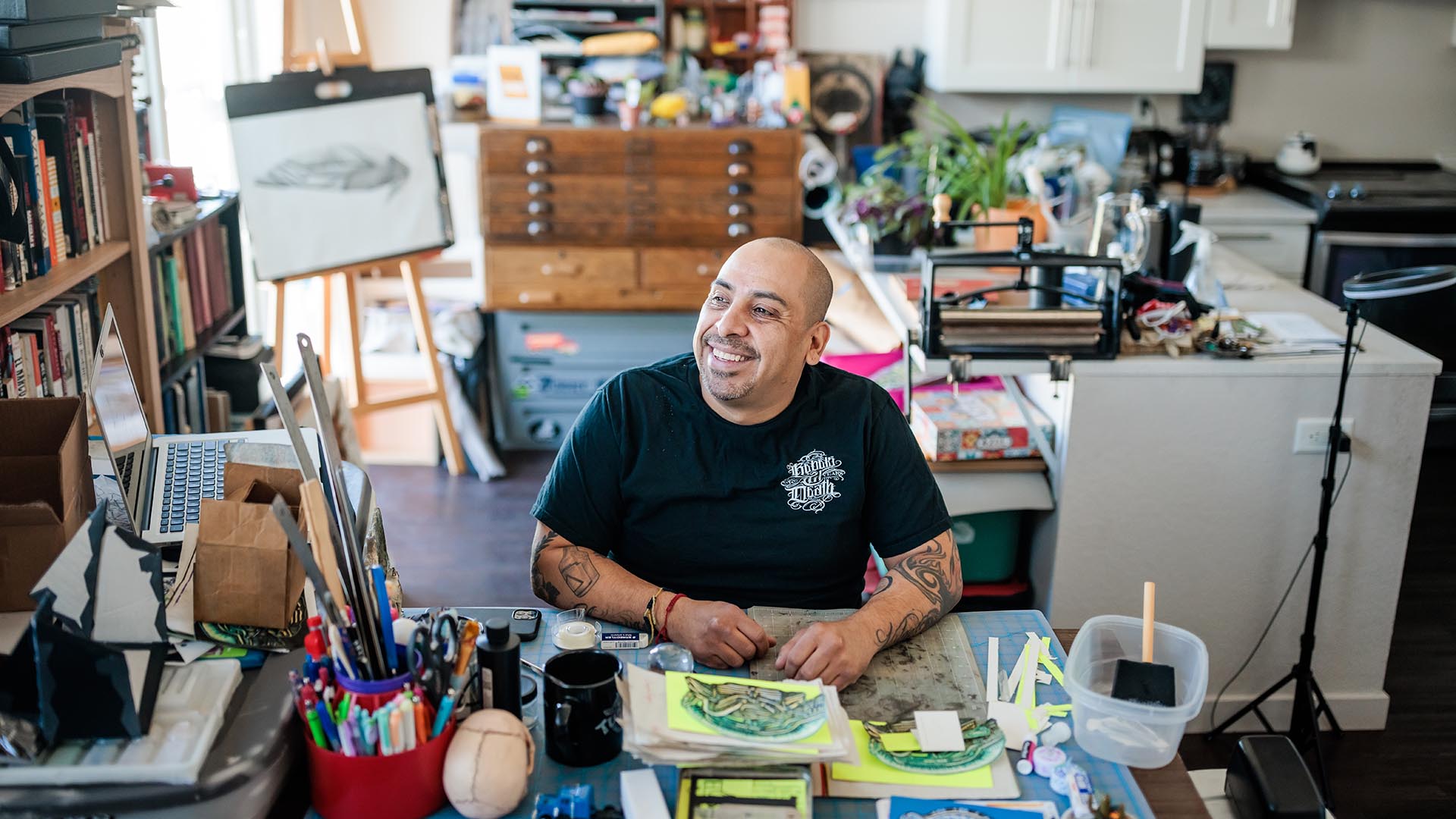 Colorado printmaker and paraplegic inspires students with his story of resilience